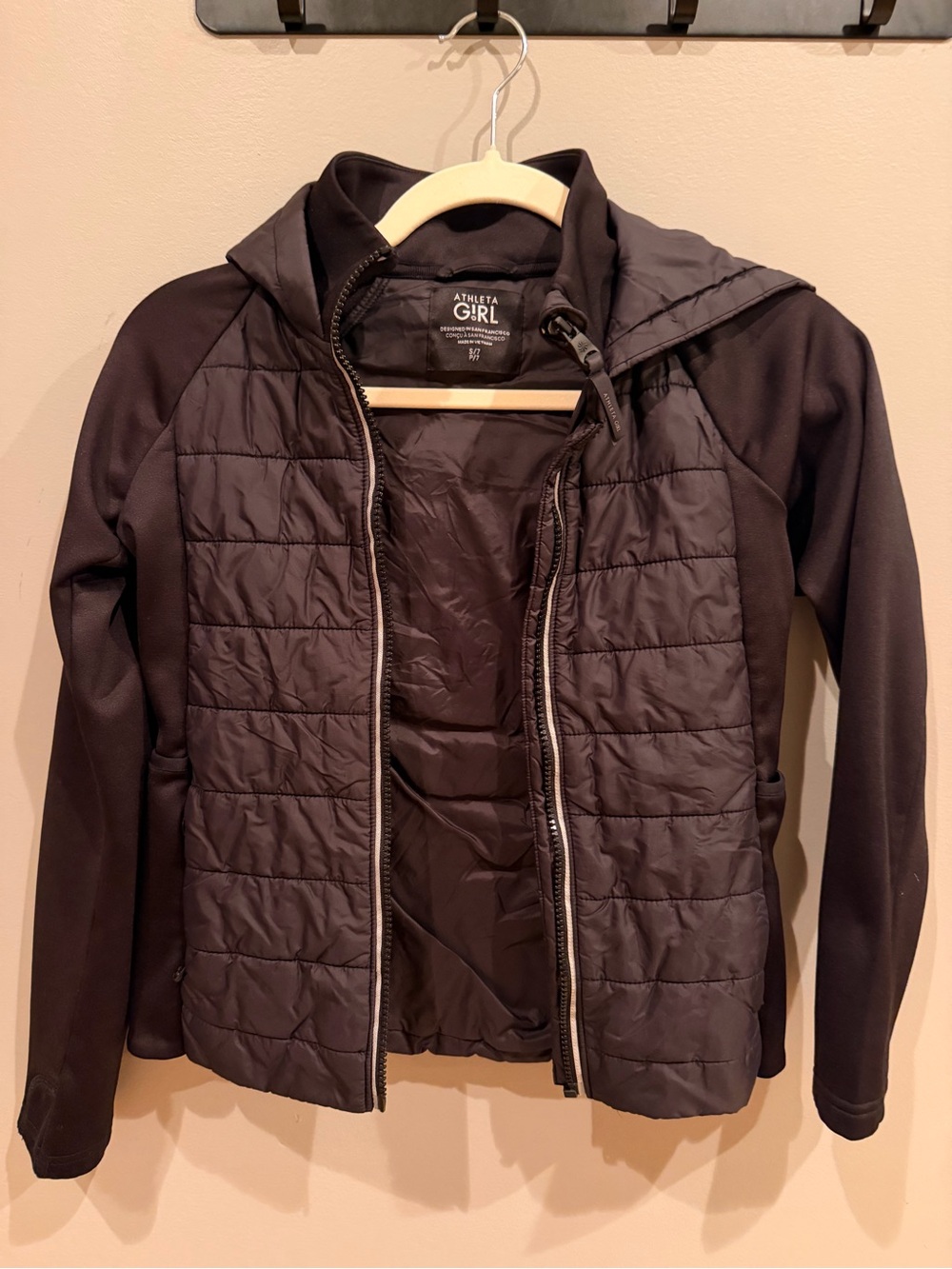 Athleta Girl Girls Size 7 Black Hybrid Puffer Hooded Jacket
